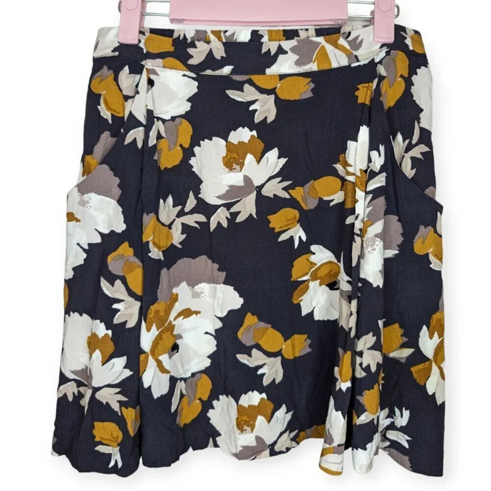 Old Navy Flowy Mini Skirt Navy Blue Tan White Floral with Pockets Women XS